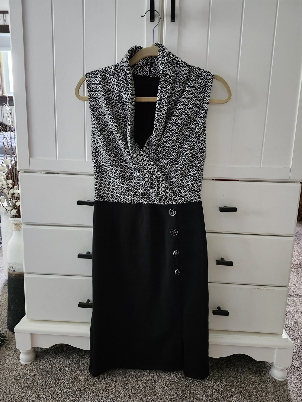Black and White Sleeveless Dress Sz 6